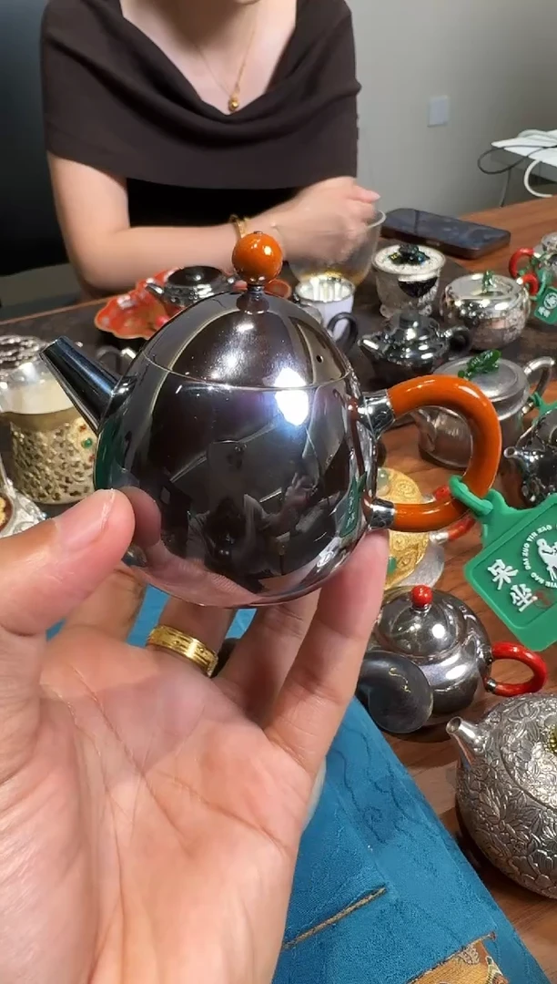 -'呆坐 玄紫镜面小龙蛋壶