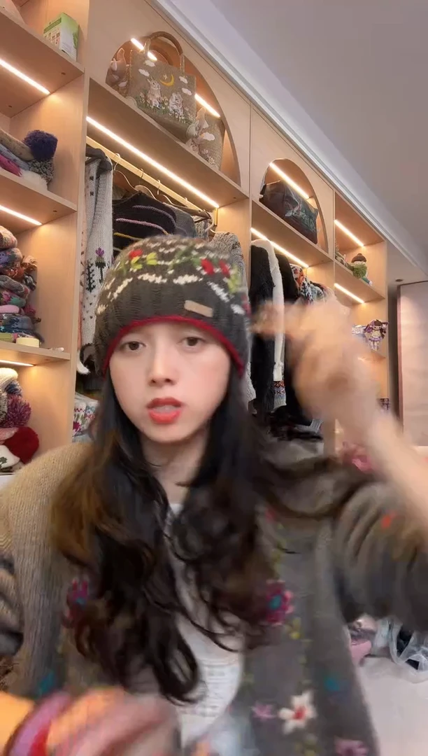 羊毛美利奴深灰色刺绣丸子帽