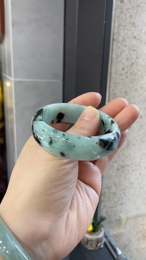 未镶嵌手镯翡翠志*60，特价91