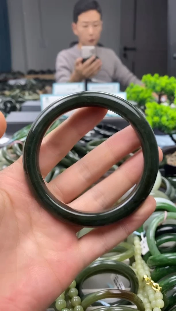 未镶嵌手镯和田玉65