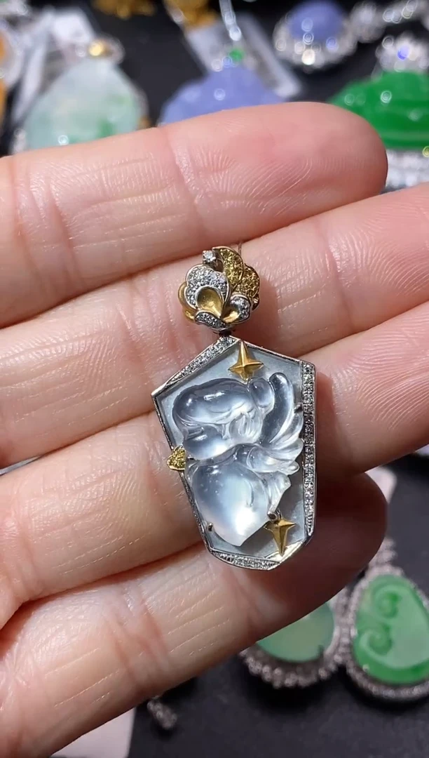 【闪购商品】翡翠颈饰18K金镶嵌吊坠