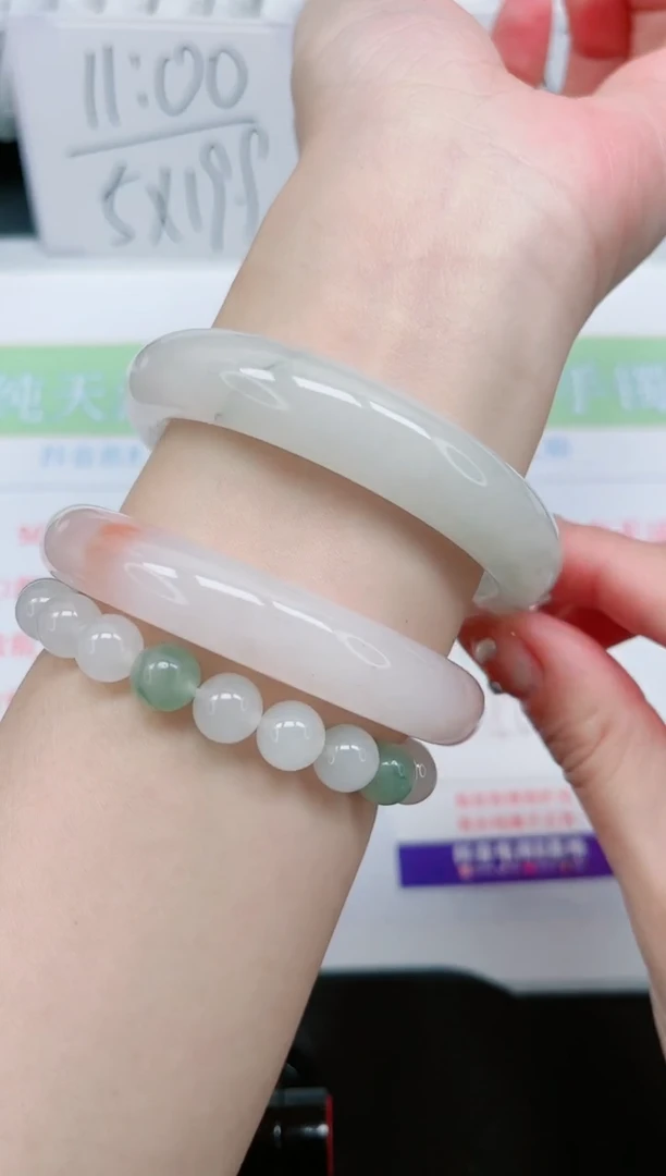 【闪购商品】石英质玉手镯未镶嵌55
