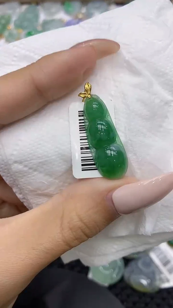 颈饰18K金镶嵌翡翠111111111111