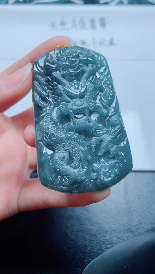 翡翠未镶嵌颈饰