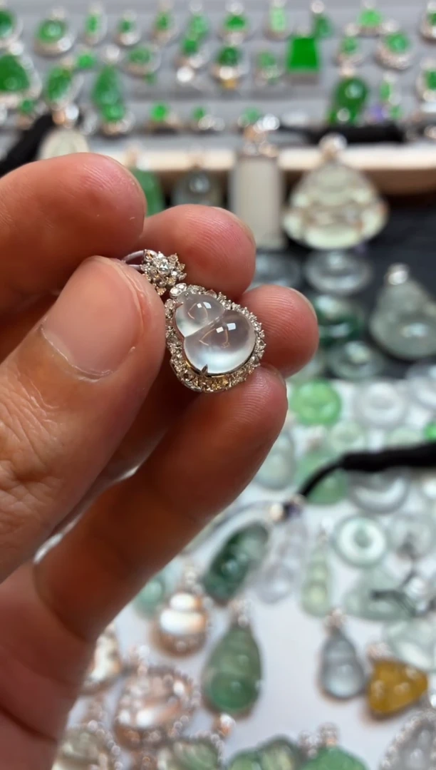 吊坠(不含链)18K金镶嵌翡翠葫芦