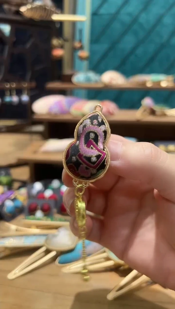 【闪购商品】【孤品车2.17】杂宝葫芦胸针AA