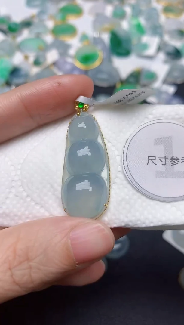 颈饰18K金镶嵌翡翠天然缅甸A货翡翠