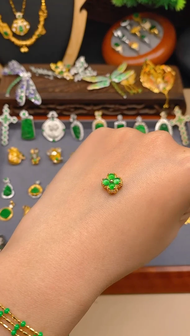 【闪购商品】翡翠吊坠(不含链)银S925镶嵌四叶草潘多拉