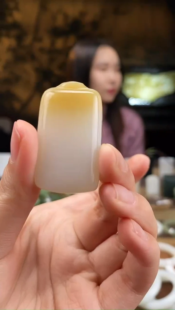 颈饰未镶嵌和田玉且末糖白 黄金糖 无事牌