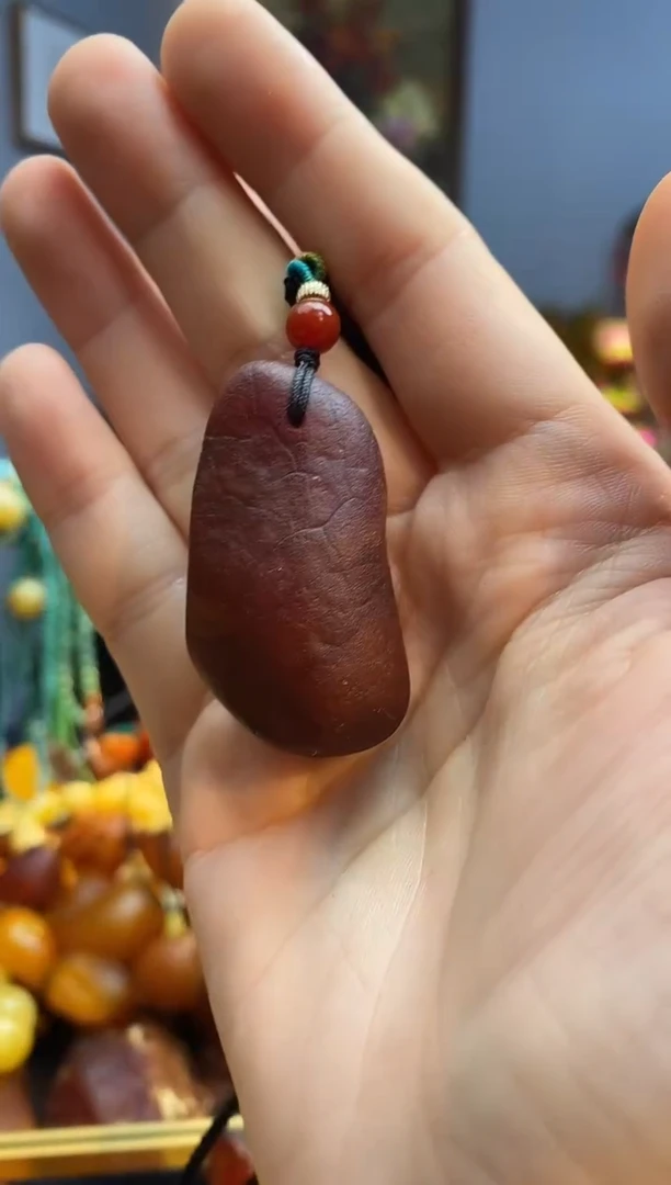 未镶嵌颈饰琥珀吊坠