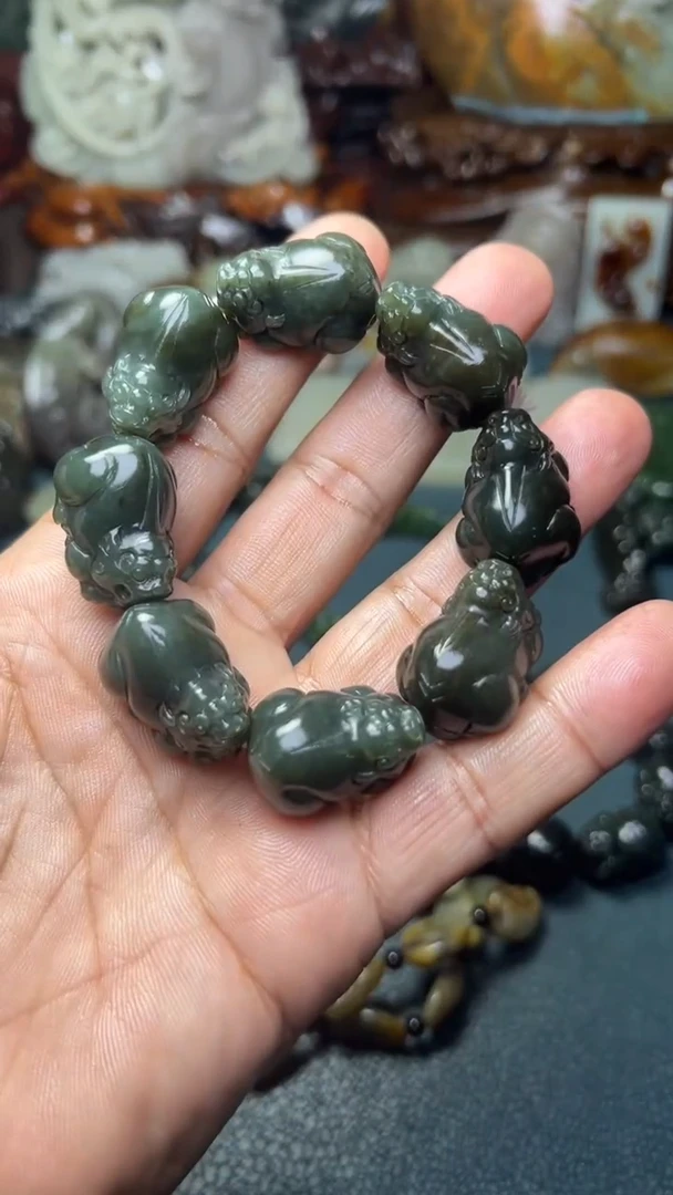 未镶嵌和田玉把件-