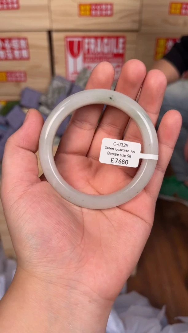 未镶嵌手镯石英质玉C0329