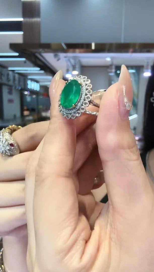 18K金镶嵌戒指祖母绿3.80ct 两用