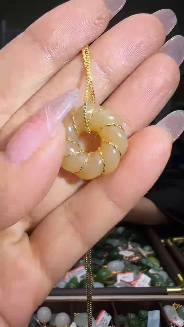 颈饰18K金镶嵌和田玉（多样性发货.发其一)12.03.36