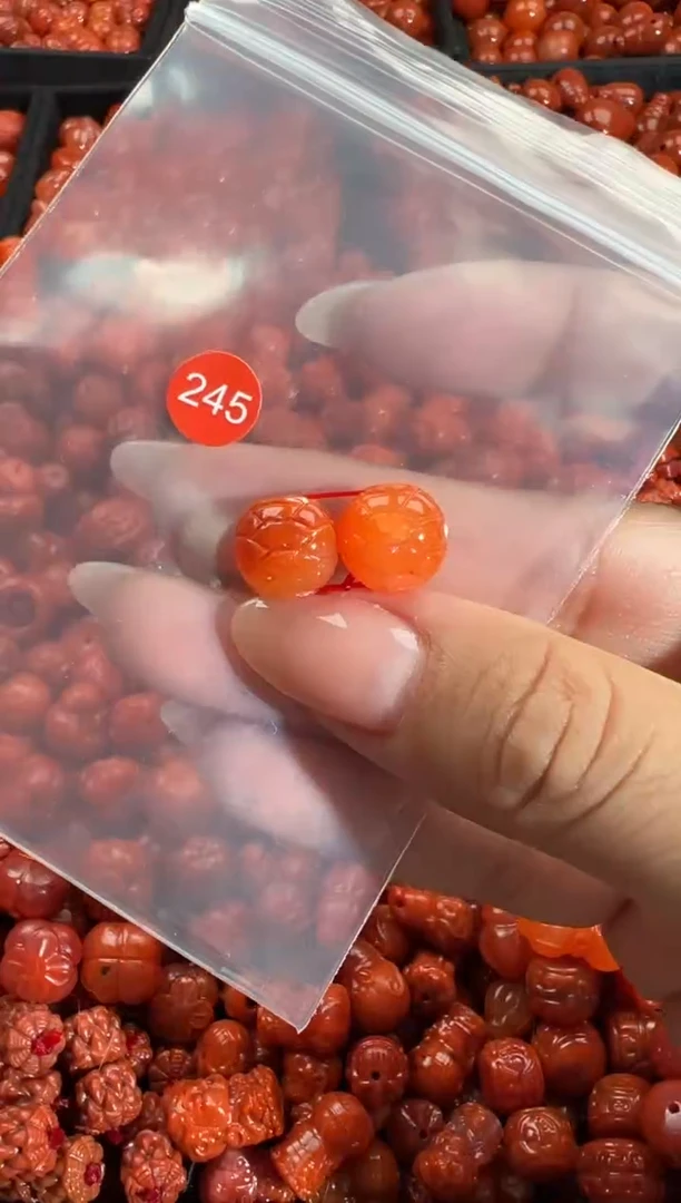 颈饰未镶嵌南红玛瑙1