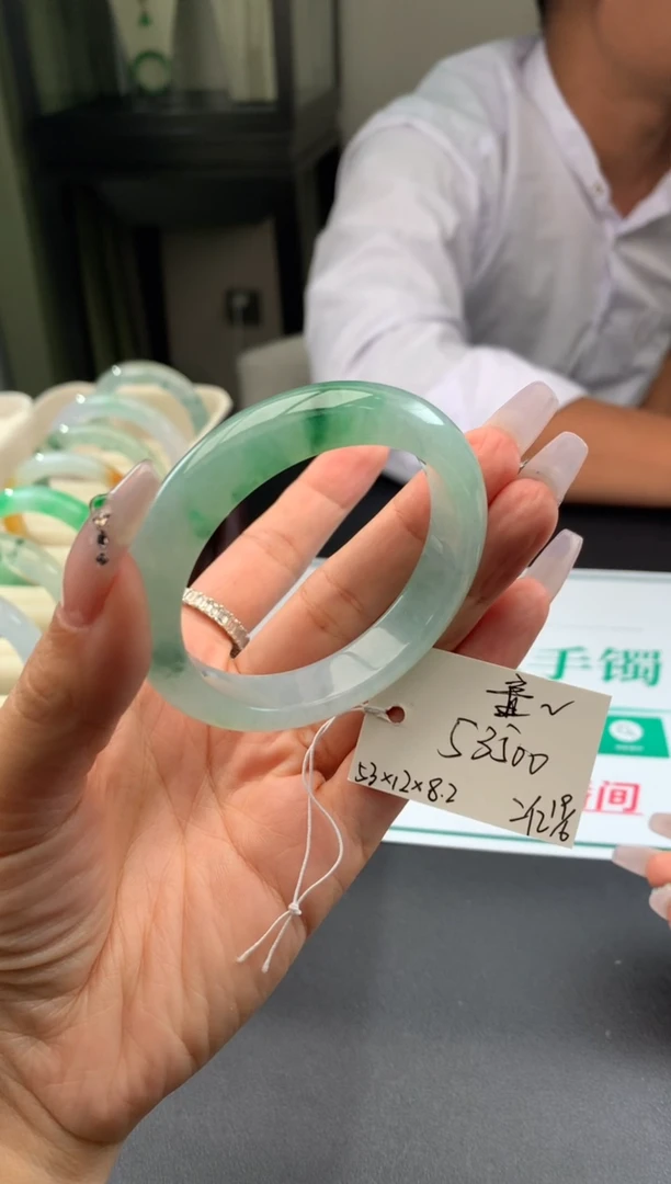 翡翠手镯未镶嵌童****麻分笔支付