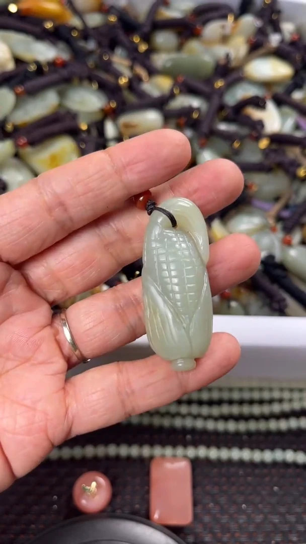 【闪购商品】和田玉颈饰未镶嵌多样性发货没有证书拍一发一有瑕