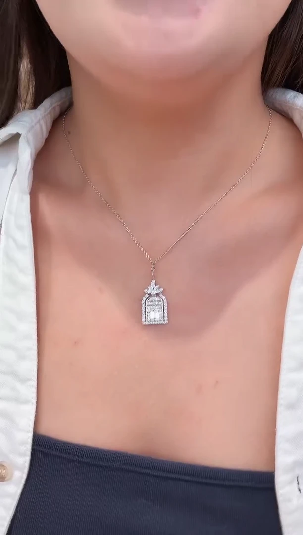 18K金镶嵌项链实验室培育钻石@@项链白异形幸福之门