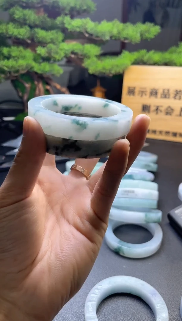未镶嵌毛胚定制翡翠?***峦发一件