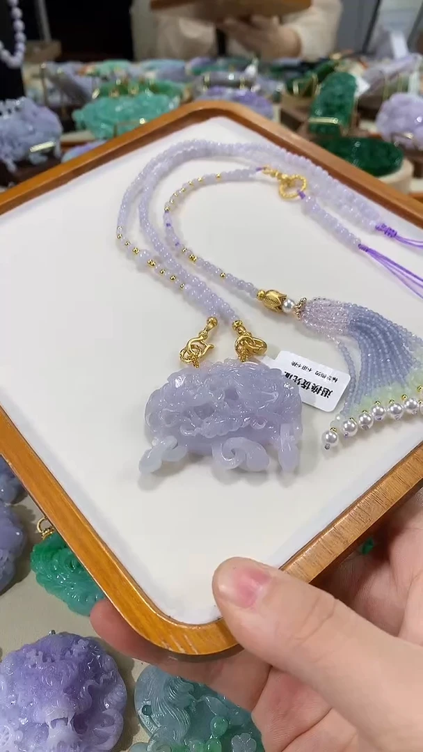 颈饰未镶嵌翡翠吊坠