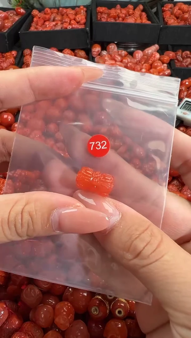 南红玛瑙未镶嵌颈饰1