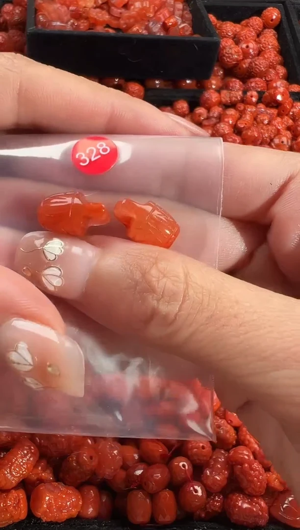 颈饰未镶嵌南红玛瑙1