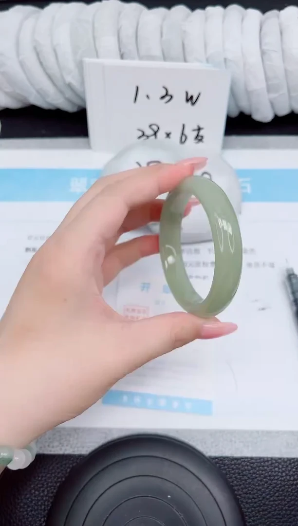 石英质玉手镯未镶嵌127-58.6