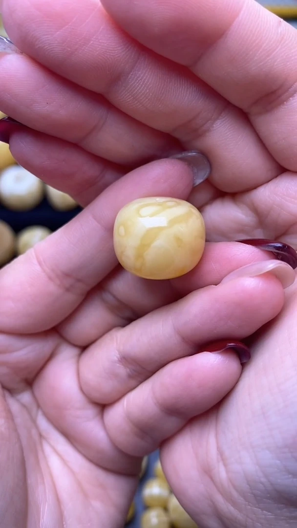 【闪购商品】琥珀裸石未镶嵌月.29