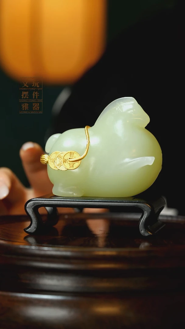 玉《马背金币》手把件摆件