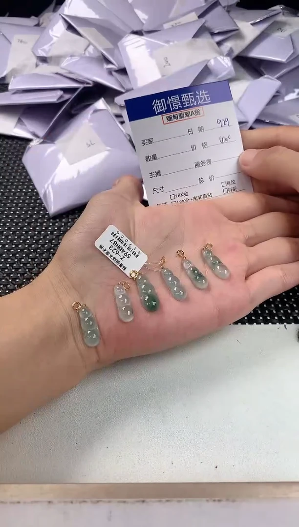 颈饰18K金镶嵌翡翠多样性发其一件62