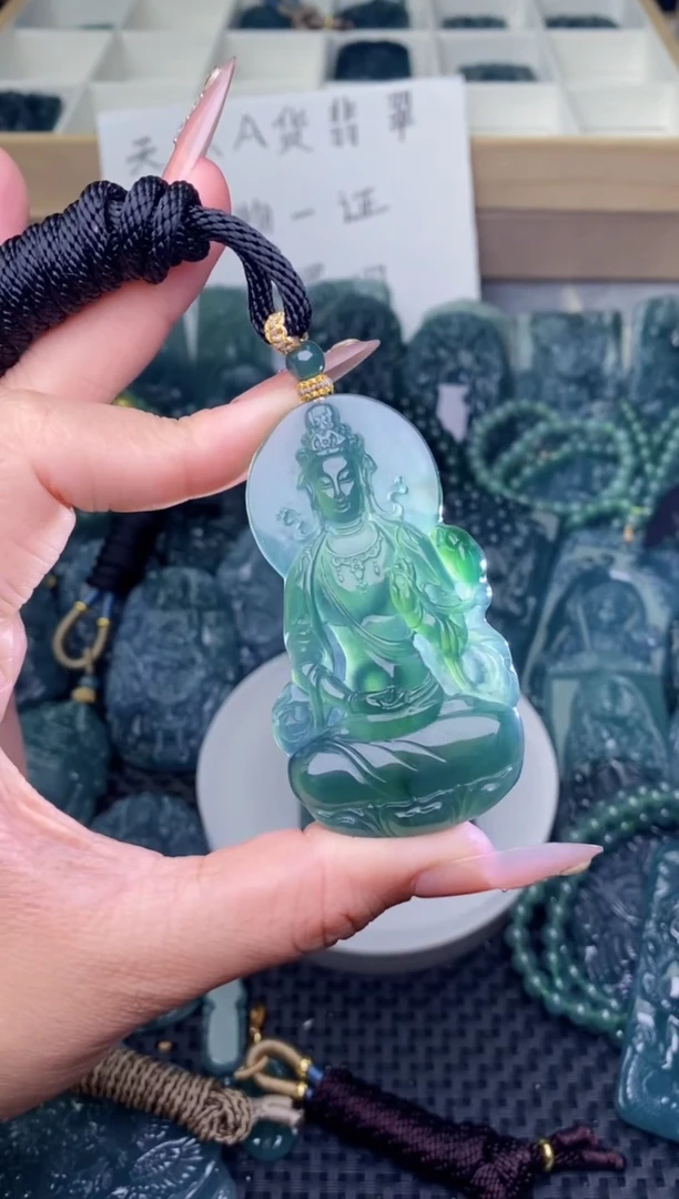 翡翠未镶嵌颈饰