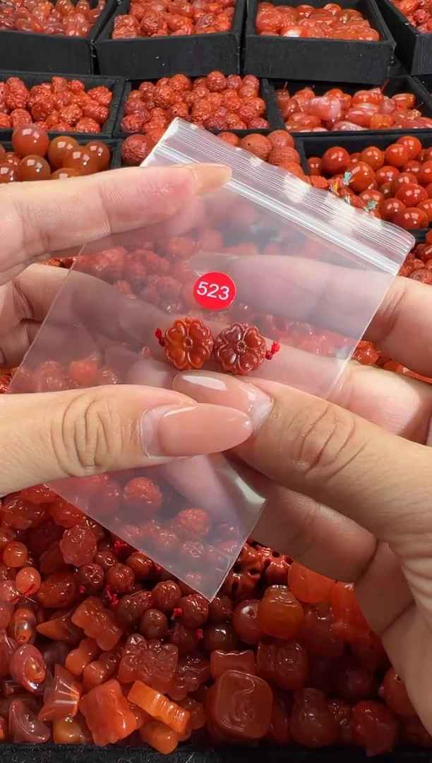 南红玛瑙未镶嵌颈饰1