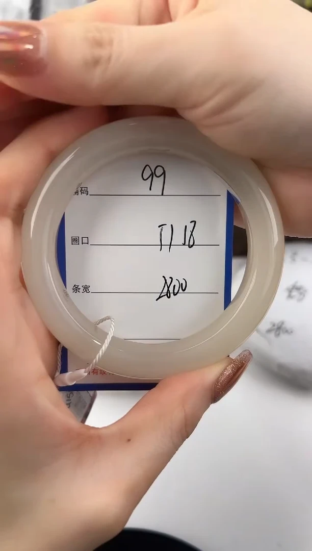 未镶嵌手镯和田玉99颜色微差无瑕疵