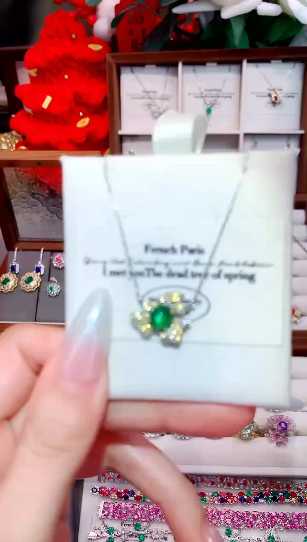 项链18K金镶嵌祖母绿1.13ct/天然宝石/七天无理由