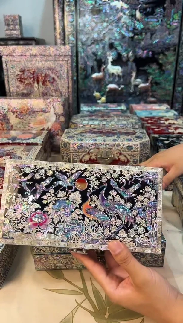 单层黑金鲍·弘贝雅螺钿漆器文化馆