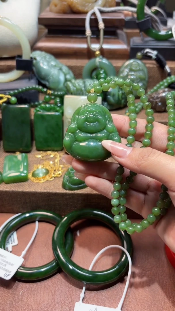颈饰未镶嵌和田玉（碧玉）1