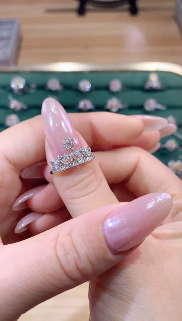 18K金镶嵌戒指钻石戒指