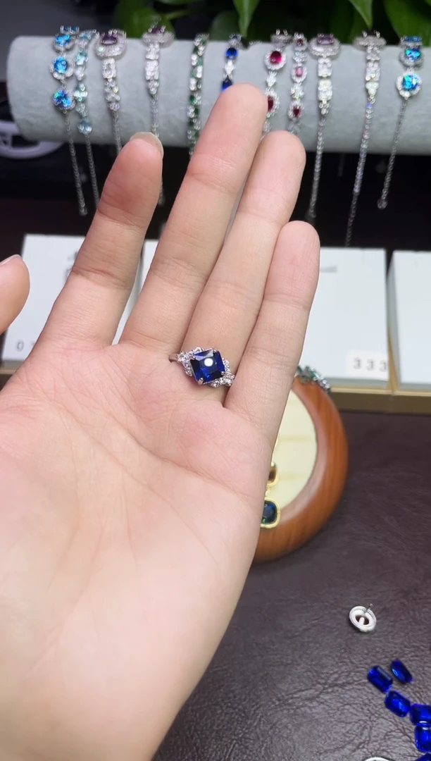 合金合成钻石蓝宝戒指