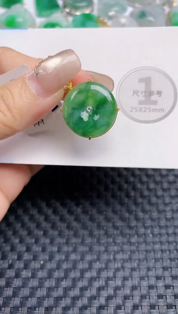 颈饰18K金镶嵌翡翠 天然缅甸A货翡翠百元以上9元证书费自理