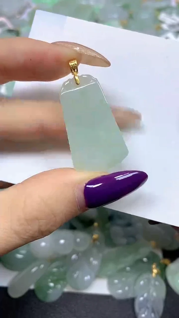 颈饰未镶嵌翡翠