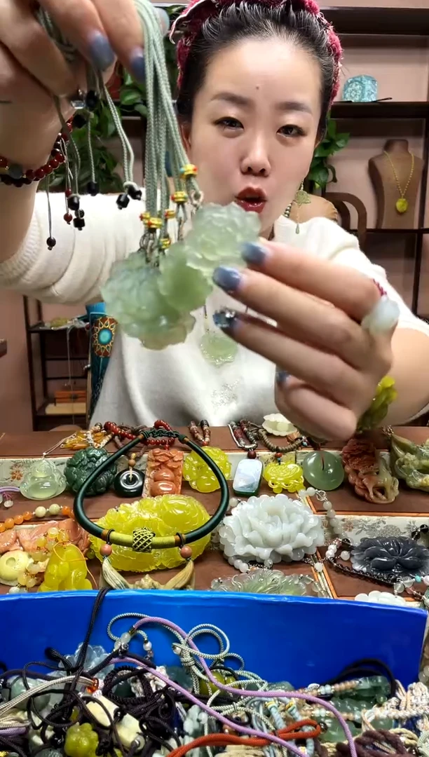 未镶嵌岫玉吊坠多样性发货发其中之一