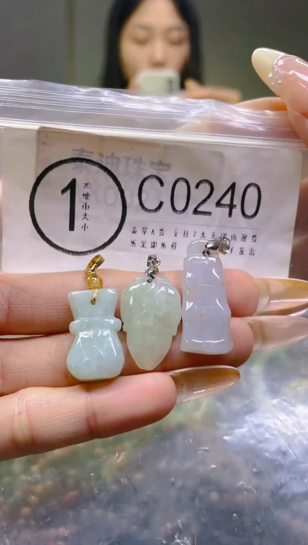 翡翠未镶嵌颈饰/C/翡翠A货一图一物