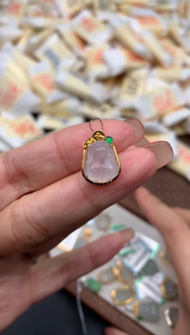 18K金镶嵌挂件翡翠因**李一