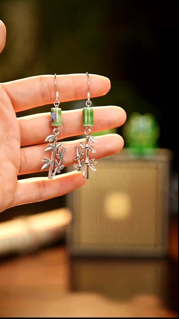 刺绣私人定制苗族手工Q182