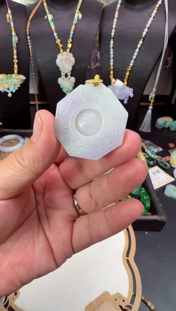 【闪购商品】翡翠颈饰未镶嵌牌子