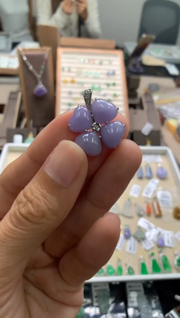 颈饰18K金镶嵌翡翠四叶草