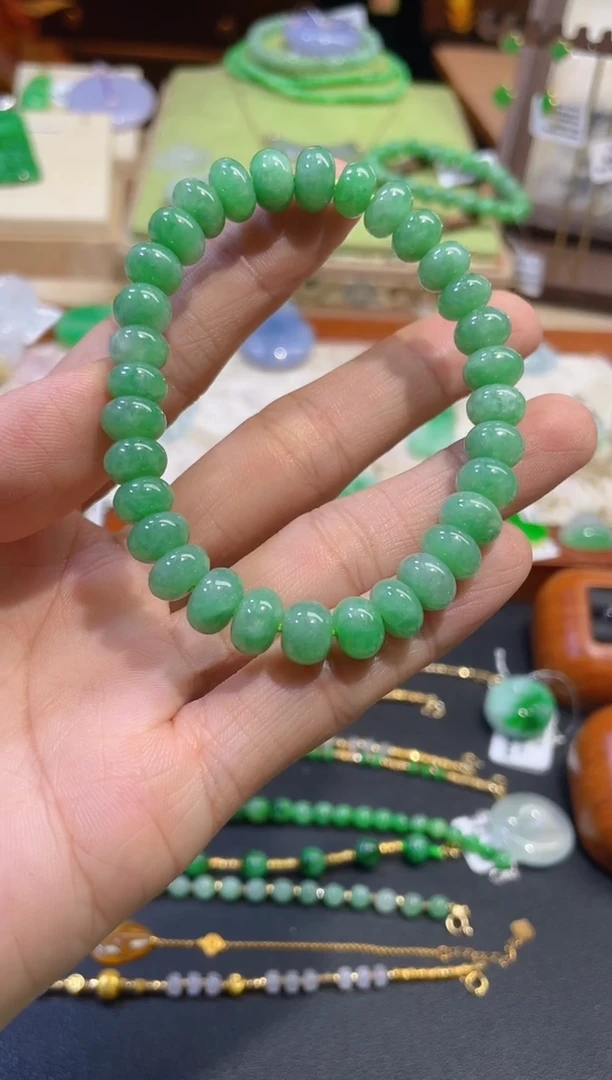 颈饰未镶嵌翡翠手串