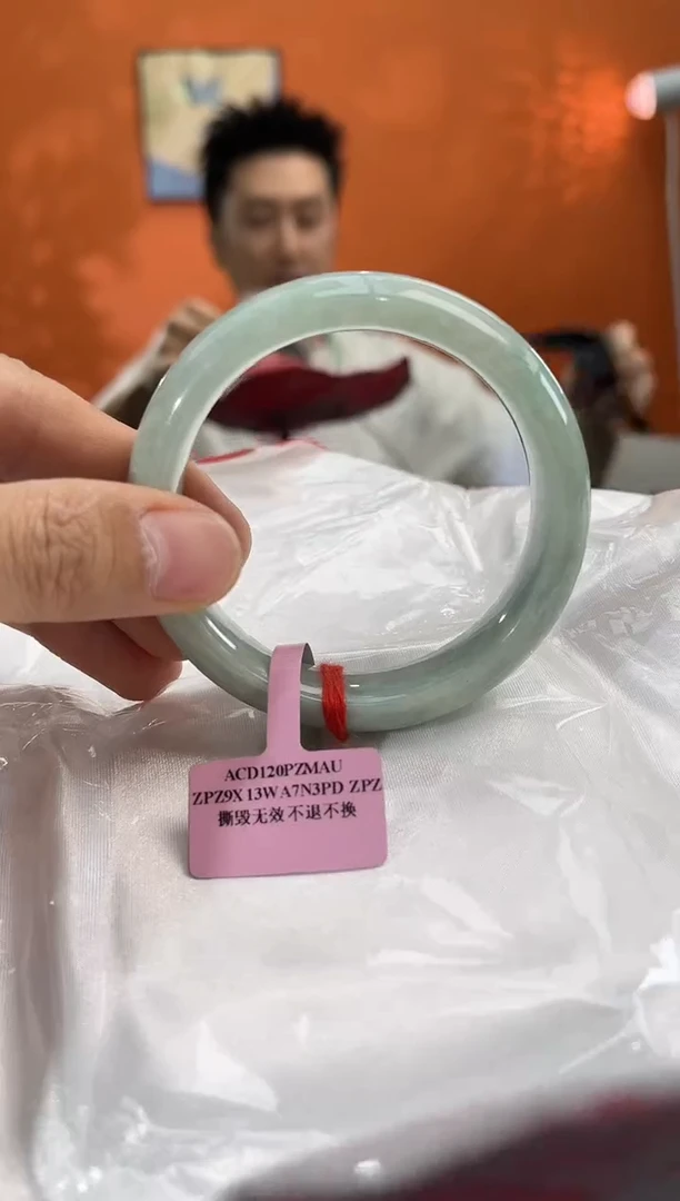 未镶嵌手镯翡翠翡翠手镯（微瑕）