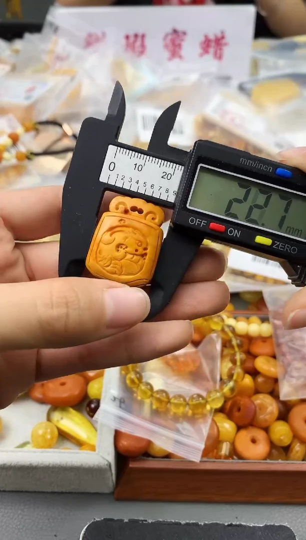 未镶嵌琥珀珠宝奇石194