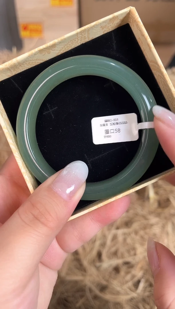 未镶嵌手镯石英质玉D-031